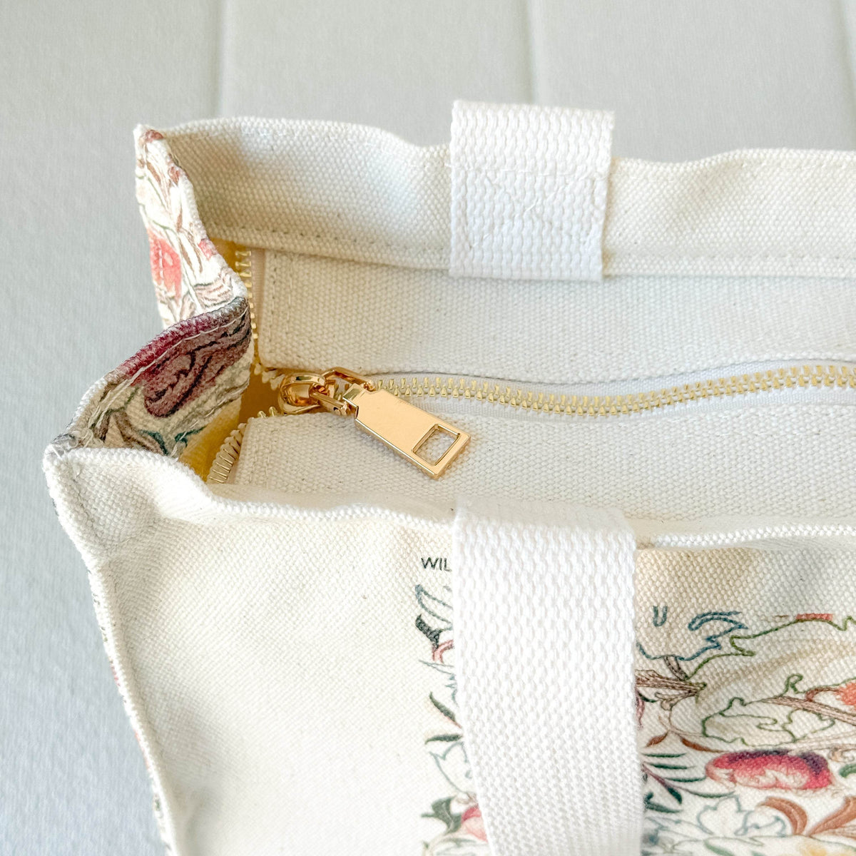 William Morris “Vintage Flower” - Casualruby